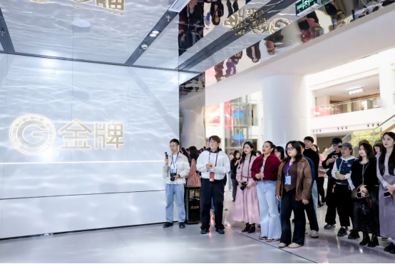 “大厦之门 e鹭向新”2025网络全媒体厦门行举办